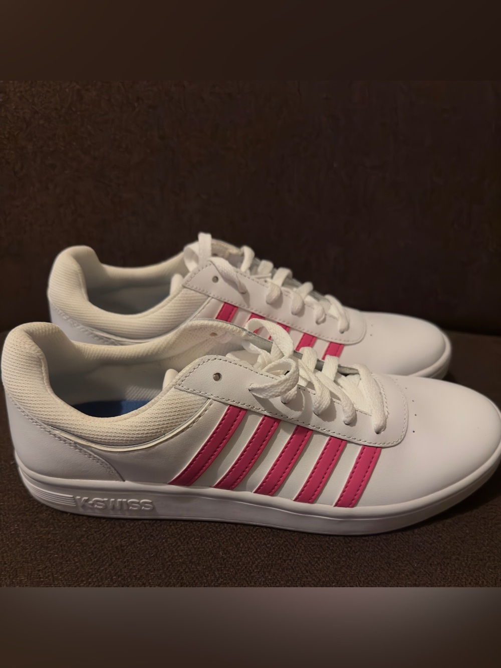 BRAND NEW W/O tags K-Swiss Women's White Sneakers with Pink Stripes. Size 11.
